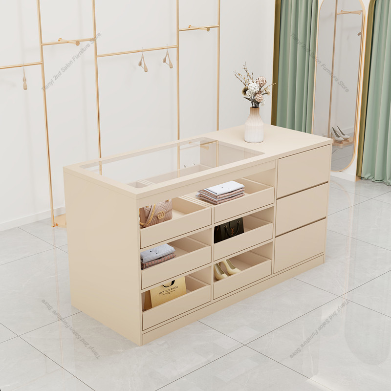 Storage - Toko Pakaian Modern dengan Desain Kreatif,